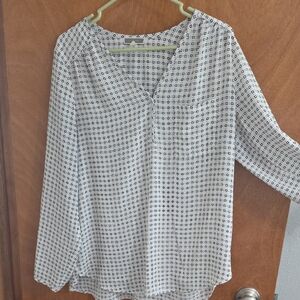 Pleione Black and White Geometric Blouse